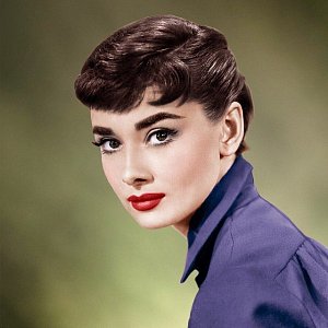 Челка в стиле Одри Хепберн — лучший ретро-тренд на зиму