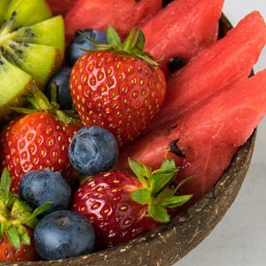 3 этих сладких фрукта помогают «топить» жир на животе