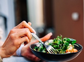 От вздутия до запаха изо рта: 10 признаков, что вам не хватает клетчатки в рационе