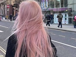 Пастельный розовый или глянцевый черный — необычные окрашивания на 2026 год