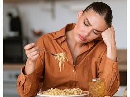 Чувства на тарелке: Как эмоции влияют на наши пищевые привычки, разбираемся с экспертами