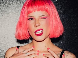 Тропические ногти зимой? Повторяем за певицей Холзи