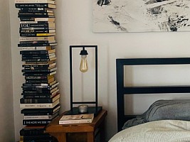 Книгам тут не место: какие ошибки люди совершают в обустройстве спальни по фэн-шуй