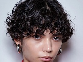 Какие виды кудрявой челки попробовать? Вдохновляемся знаменитостями