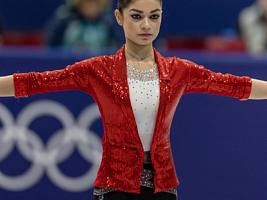 Уникальные прыжки, тяга к сладкому, сравнение с Медведевой: 5 интересных фактов об Аделии Петросян