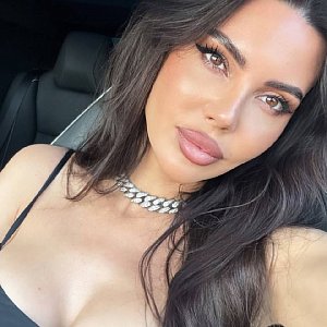 «Из пластики только грудь»: какие процедуры делает Оксана Самойлова у косметолога