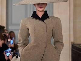 В эстетике Jacquemus: как французский люксовый бренд видит бьюти-тренды 