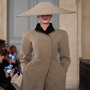 В эстетике Jacquemus: как французский люксовый бренд видит бьюти-тренды 