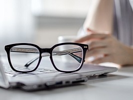 Что происходит со зрением после 40 лет и как избавиться от очков, рассказывает врач-офтальмолог