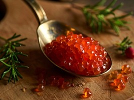 Суперфуд для красоты: чем полезна красная икра
