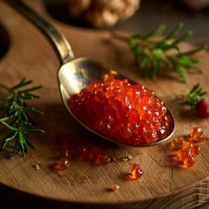 Суперфуд для красоты: чем полезна красная икра