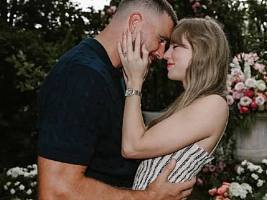 Тейлор Свифт помолвлена: вспоминаем главные бьюти-образы певицы