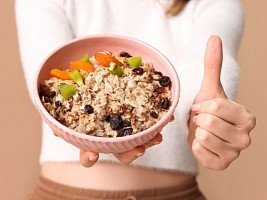 Снижает вес и укрепляет иммунитет: 6 причин чаще есть овсянку