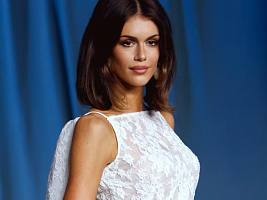 Новая стрижка Кайи Гербер — оммаж маме, легендарной Синди Кроуфорд?