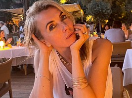 Светлана Бондарчук не отказывает себе в бургерах и картошке фри на отдыхе