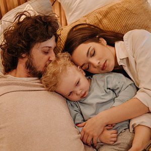 Без криков и истерик: 4 совета, как быстро уложить ребенка спать