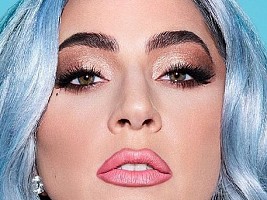 Леди Гага снова перекрасила волосы: теперь они цвета лаванды