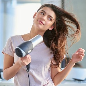 Холодный или горячий? Каким воздухом лучше сушить волосы летом