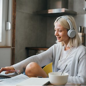 Когда работа перестала быть судьбой: почему зумеры не хотят жить «на заводе до пенсии»