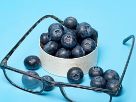 Черника не поможет: 9 мифов о зрении, которые на самом деле не работают