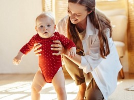 Первые шаги ребенка: важные моменты, которые нужно знать родителям 