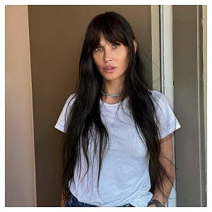 Деми Мур назвала причину, по которой никогда не пойдет к парикмахеру