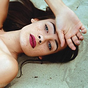 5 способов нарисовать себе веснушки (маска в Instagram не понадобится) 5 способов нарисовать себе веснушки (маска в Instagram не понадобится)