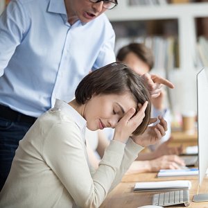 «Ненавижу свою работу, но уволиться не могу»: что делать? «Ненавижу свою работу, но уволиться не могу»: что делать?