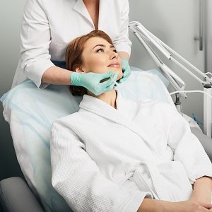 Озонотерапия: как проводится и какие проблемы кожи решает 