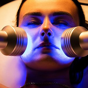 Разрушить старое, построить новое: как работает фотодинамическая терапия против фотостарения кожи