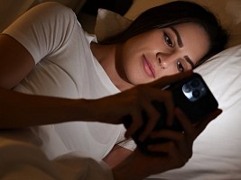 Темная тема, ночной режим и фильтр синего света: что действительно имеет значение для глаз