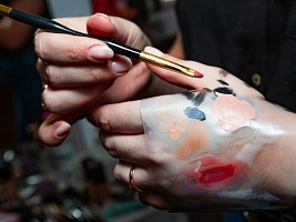 Миксуем! 10 необычных способов использовать косметику (советы визажистов)