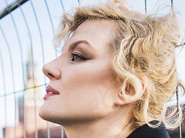 Рената Литвинова удивила: у нее зеленые волосы