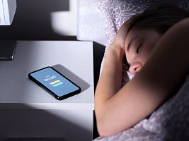 Почему сон между звонками будильника по утрам опасен для здоровья: объясняют ученые