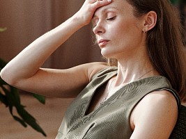 Жжение языка и удары током: названы самые странные симптомы менопаузы