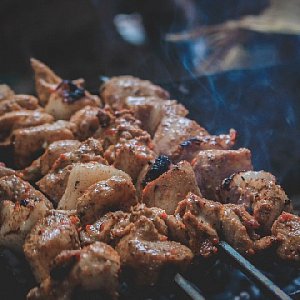 Пахнет жареным! Четыре рецепта вкусного шашлыка и маринадов Пахнет жареным! Четыре рецепта вкусного шашлыка и маринадов
