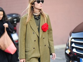 Современная брошь: как актуально интегрировать украшение в зимний образ