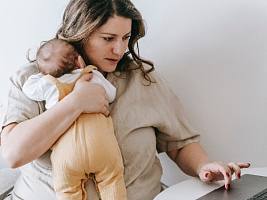 План для мамы: какие бьюти-процедуры понадобятся после родов и когда можно начинать