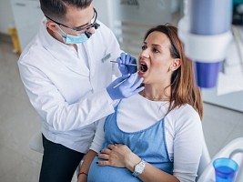 Зачем ходить к стоматологу во время беременности 