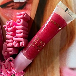 Lancôme Juicy Tubes: как культовый продукт нулевых снова стал бьюти-трендом Lancôme Juicy Tubes: как культовый продукт нулевых снова стал бьюти-трендом